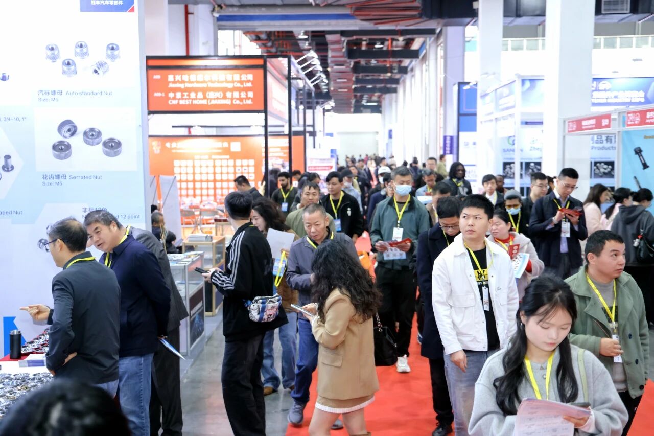 Voorkom valkuilen bij de aanschaf van bevestigingsmiddelen! AOKE leert u precies te bepalen wat u nodig heeft